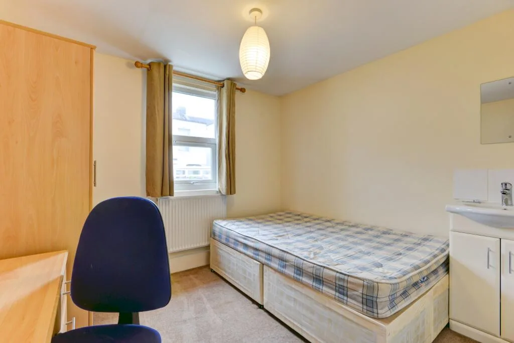 7 bedroom terraced house for rent