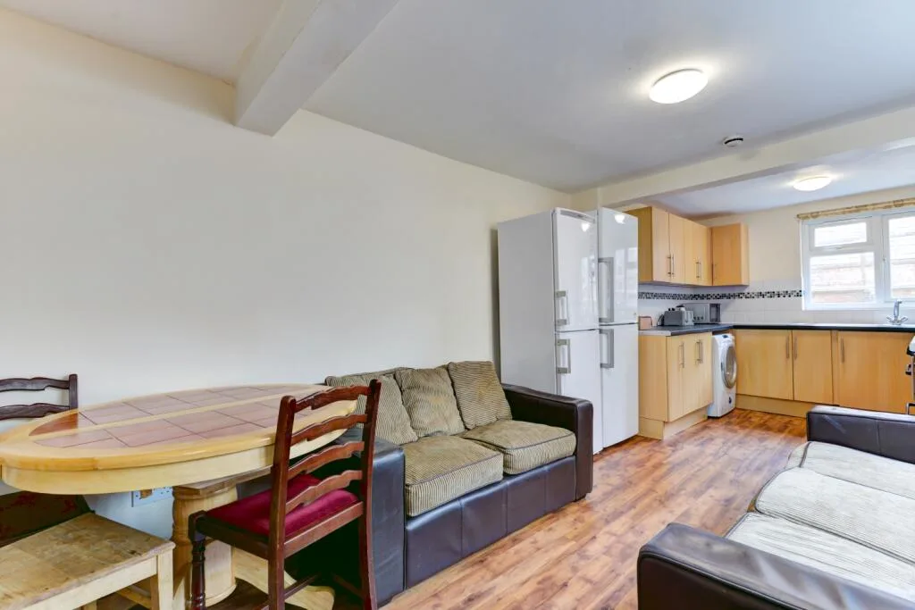 7 bedroom terraced house for rent