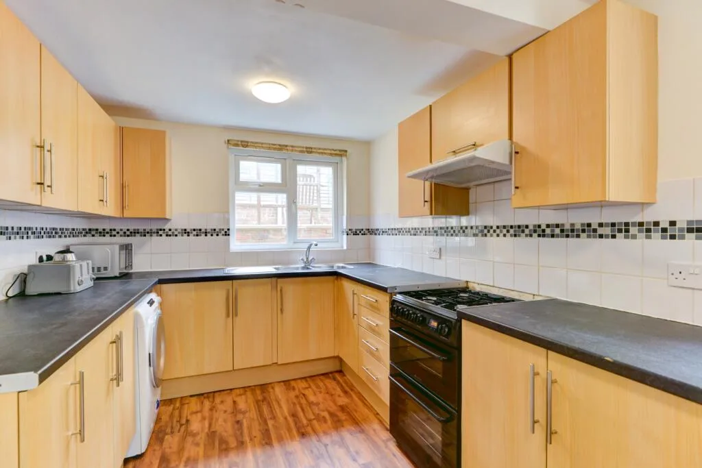 7 bedroom terraced house for rent