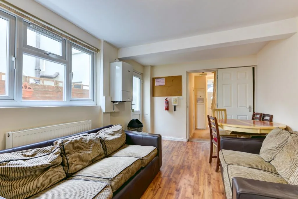 7 bedroom terraced house for rent