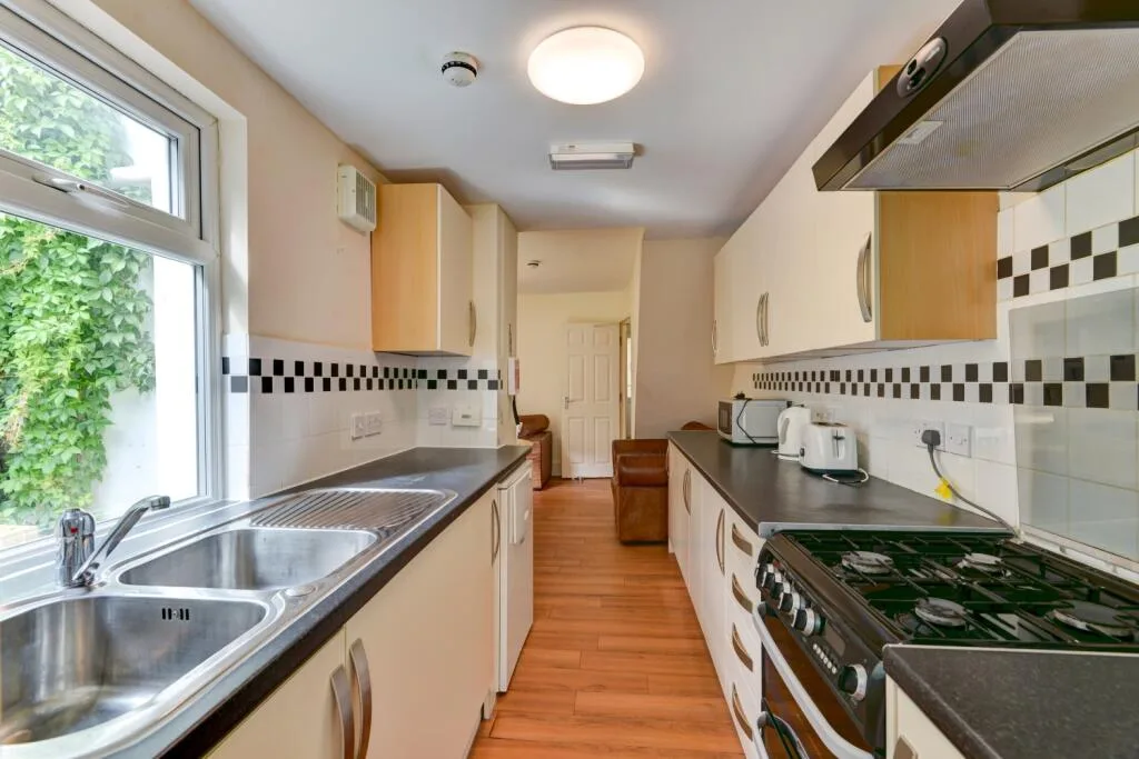 7 bedroom terraced house for rent