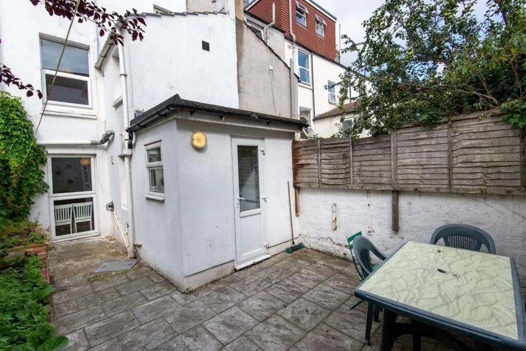 7 bedroom terraced house for rent
