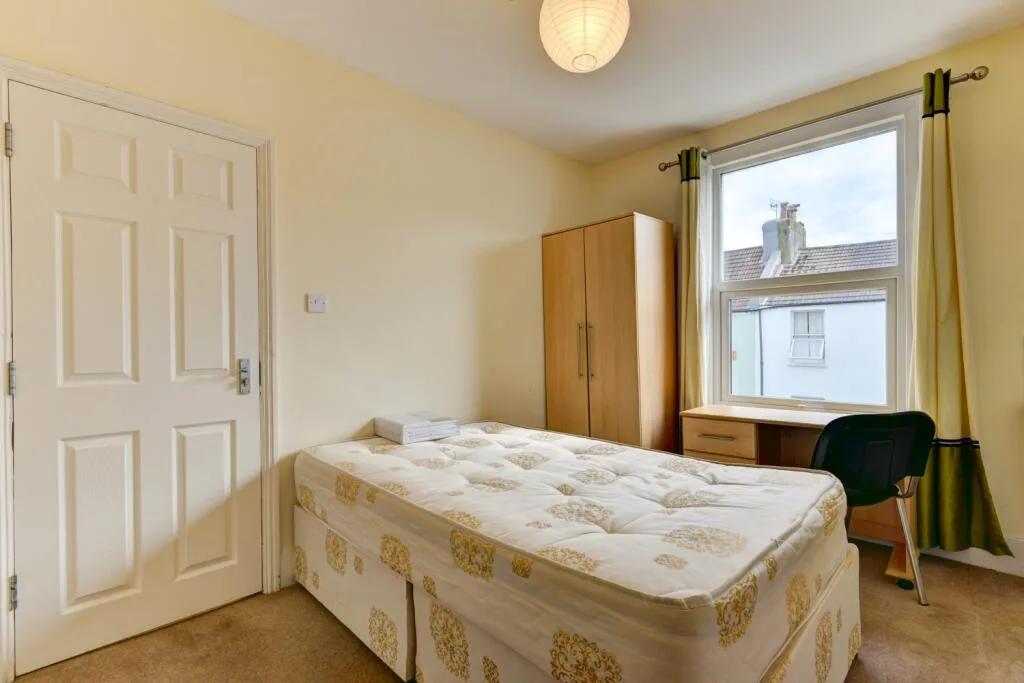 7 bedroom terraced house for rent
