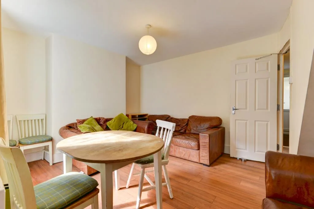 7 bedroom terraced house for rent