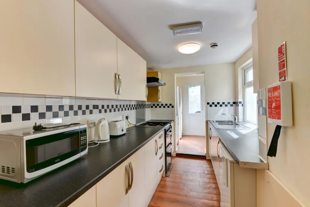 7 bedroom terraced house for rent