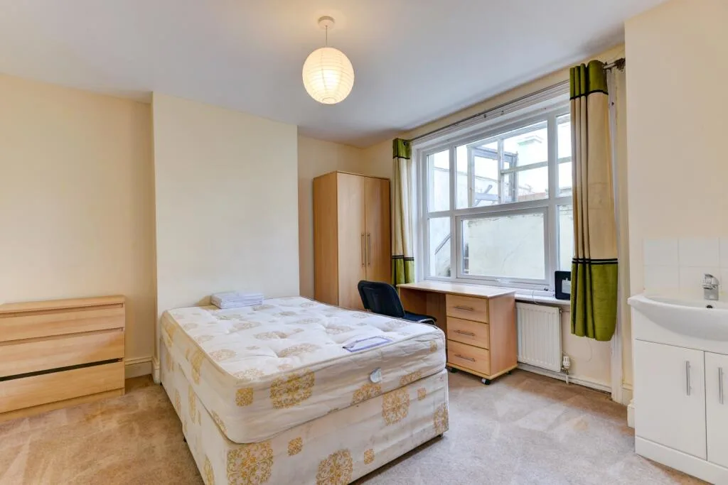 7 bedroom terraced house for rent
