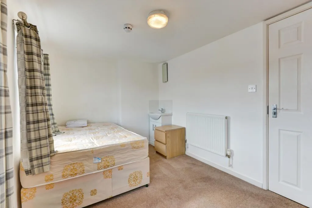 7 bedroom terraced house for rent