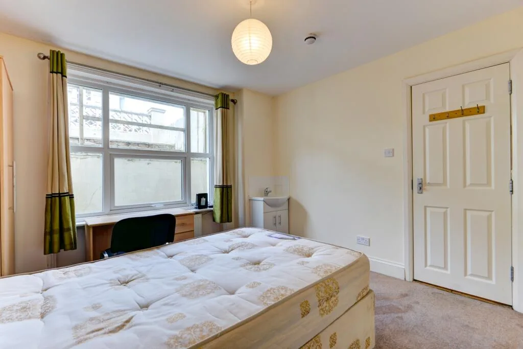 7 bedroom terraced house for rent