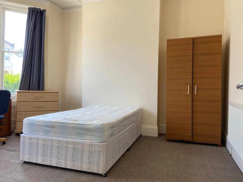 8 bedroom terraced house for rent