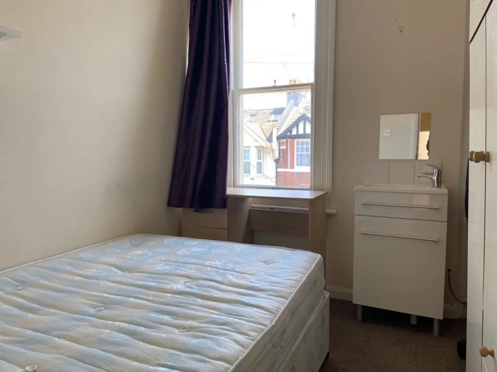 8 bedroom terraced house for rent