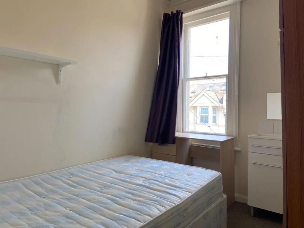 8 bedroom terraced house for rent