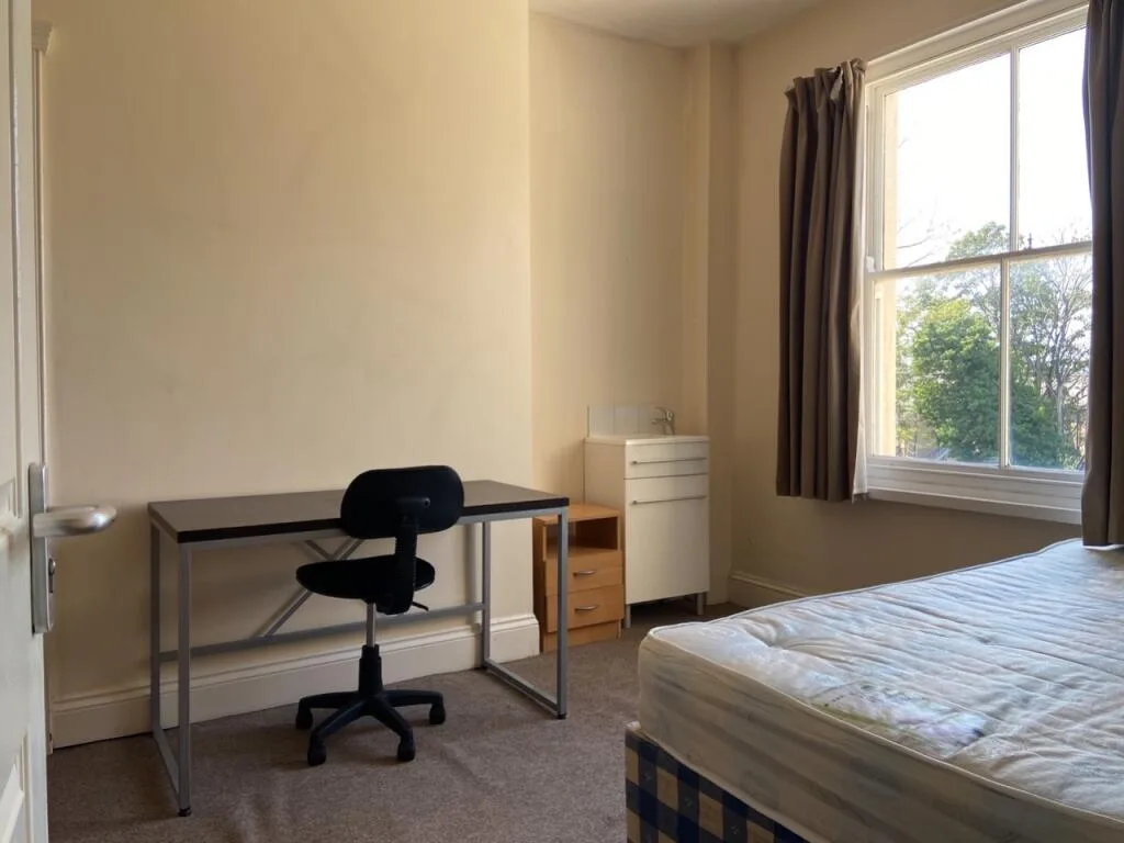 8 bedroom terraced house for rent