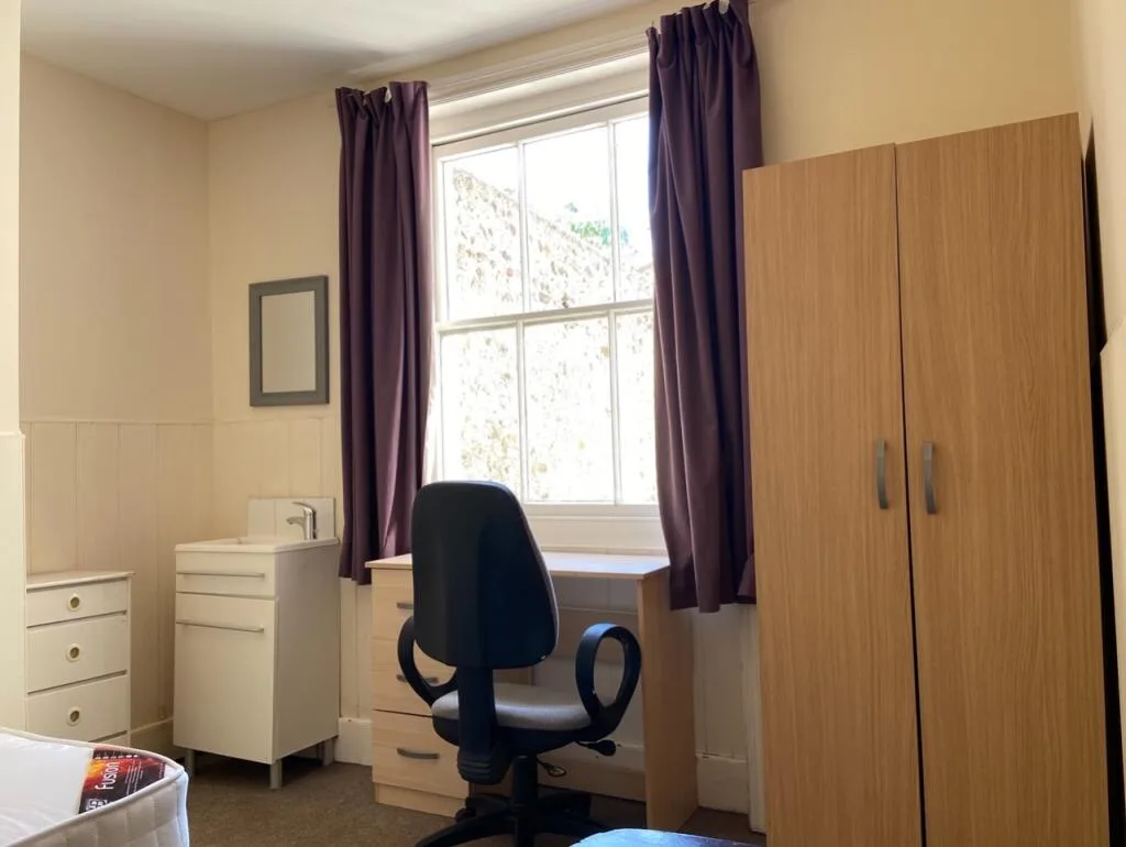 8 bedroom terraced house for rent