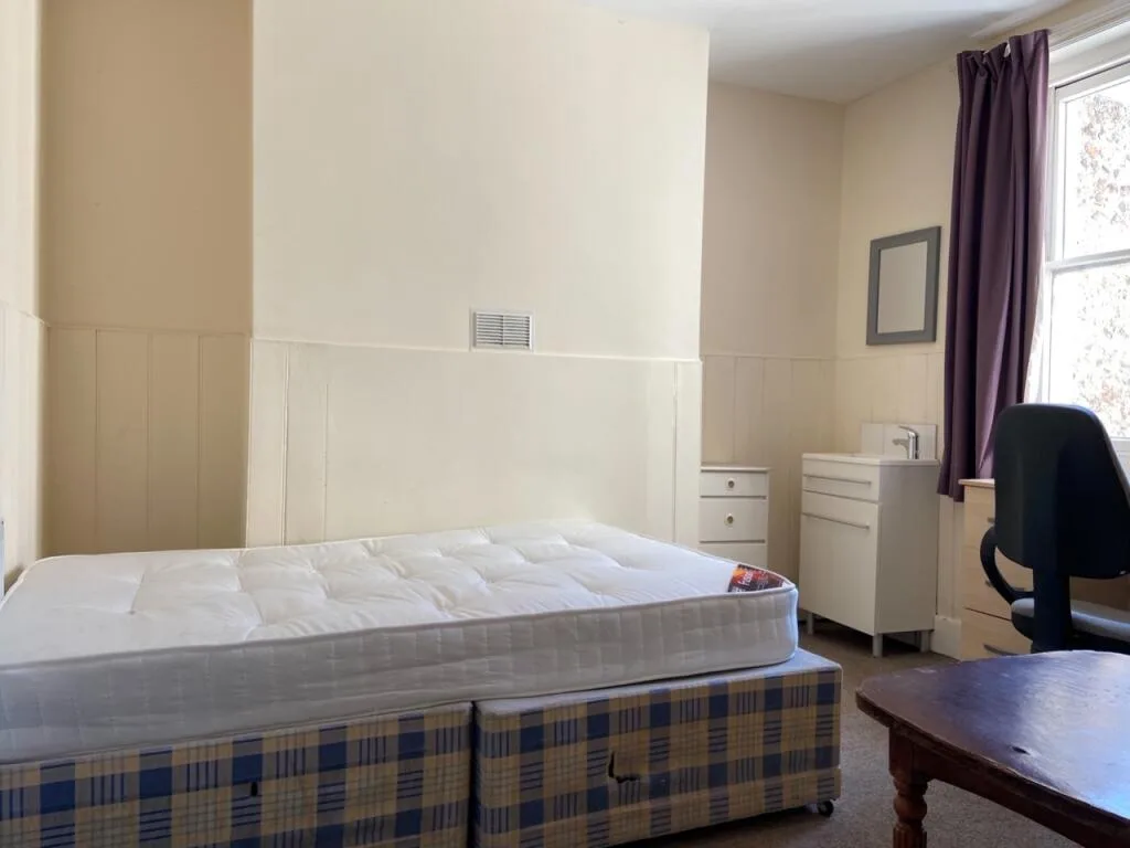 8 bedroom terraced house for rent