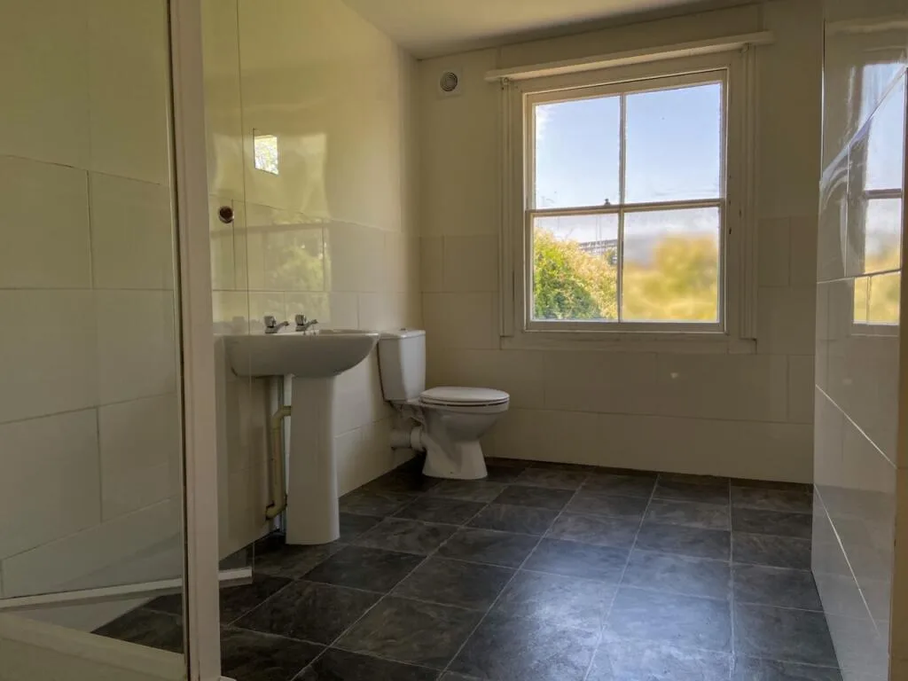 8 bedroom terraced house for rent