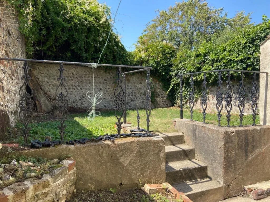 8 bedroom terraced house for rent