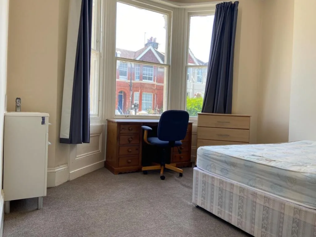 8 bedroom terraced house for rent