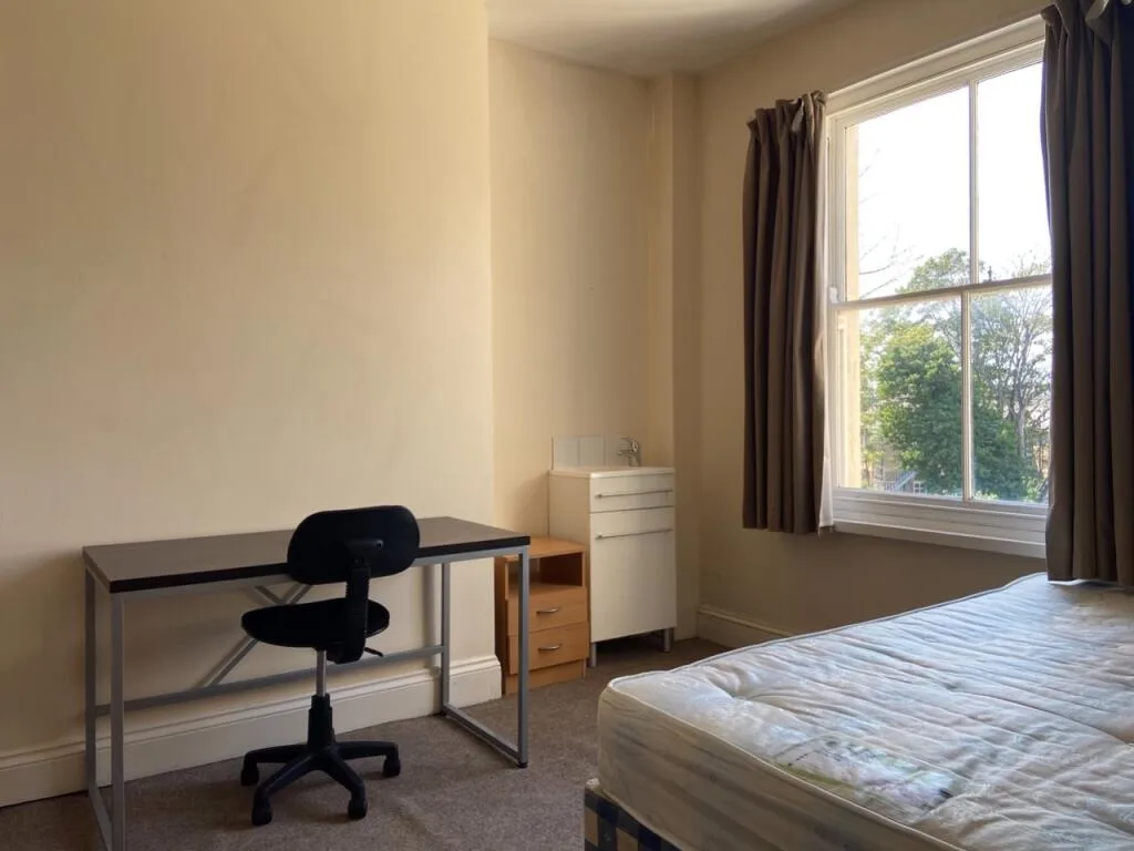 8 bedroom terraced house for rent