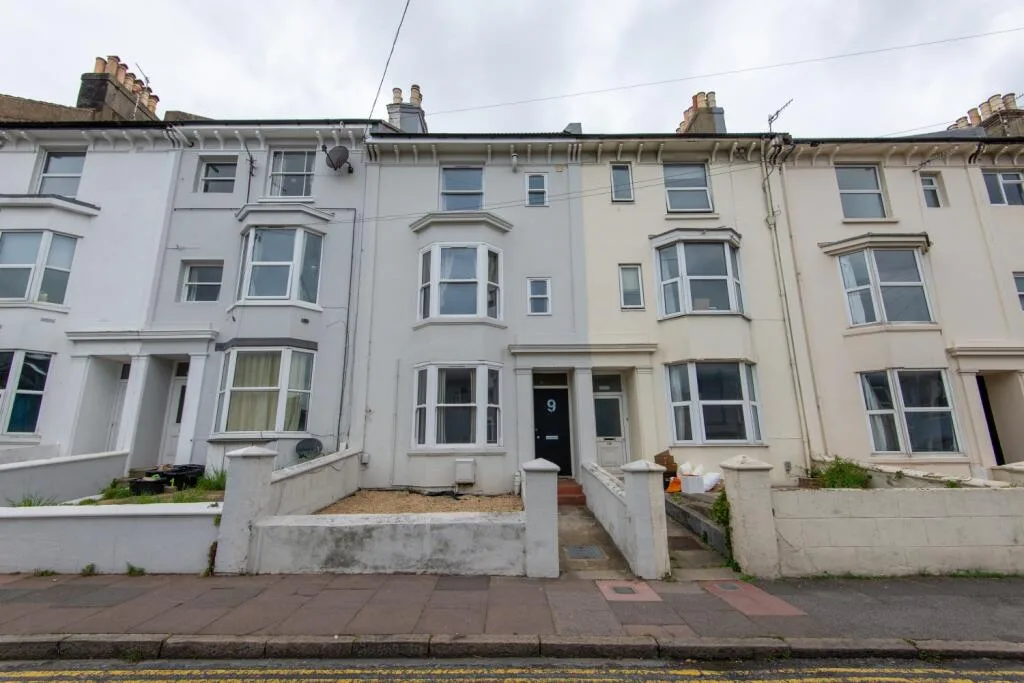 8 bedroom terraced house for rent