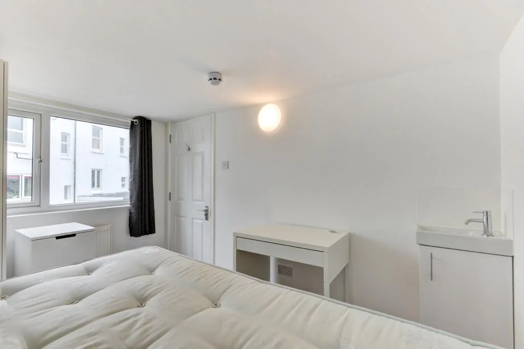 8 bedroom terraced house for rent