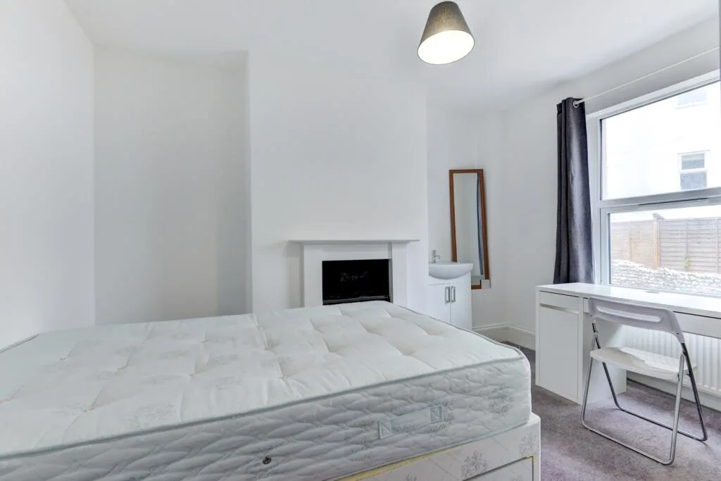 8 bedroom terraced house for rent