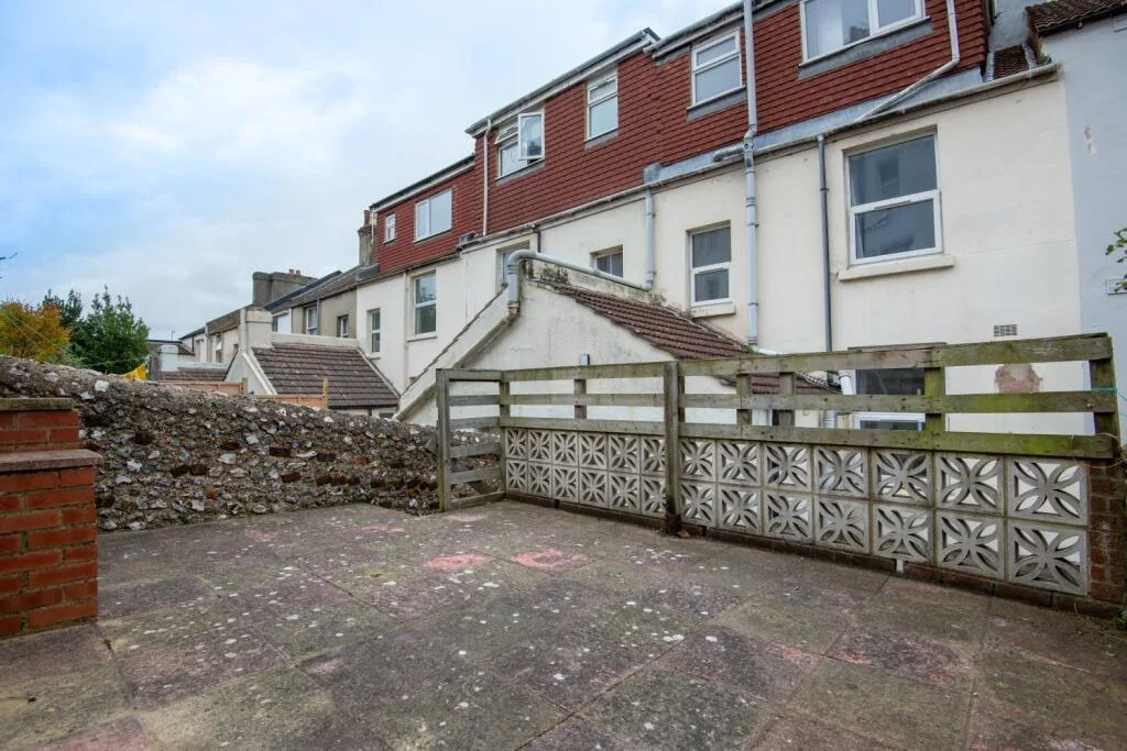 8 bedroom terraced house for rent