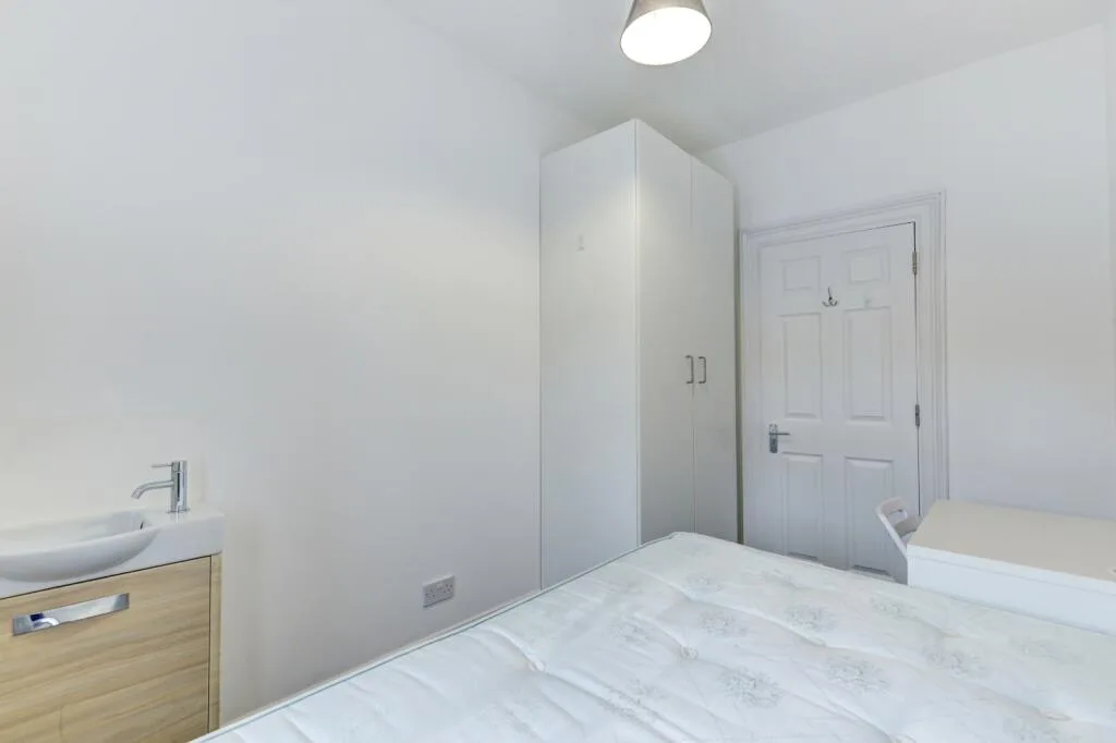 8 bedroom terraced house for rent