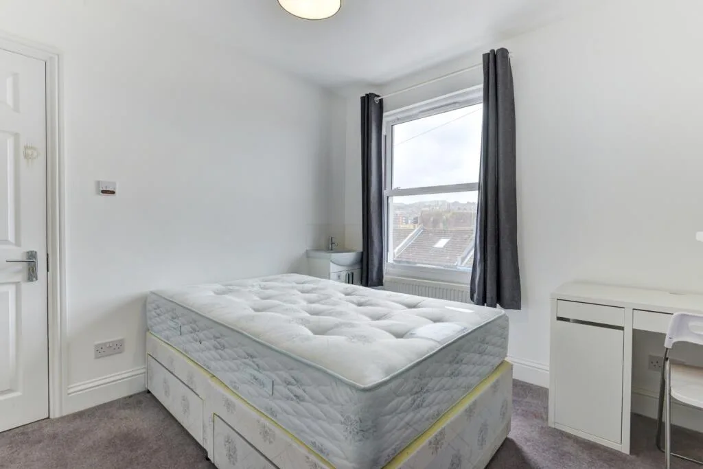 8 bedroom terraced house for rent