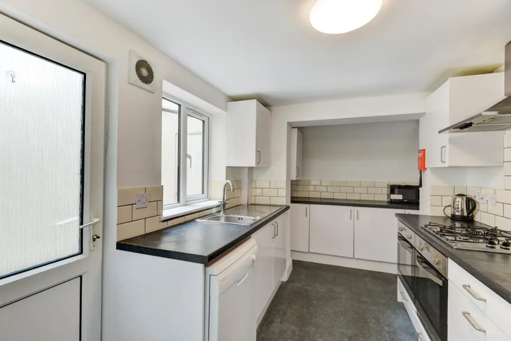 8 bedroom terraced house for rent
