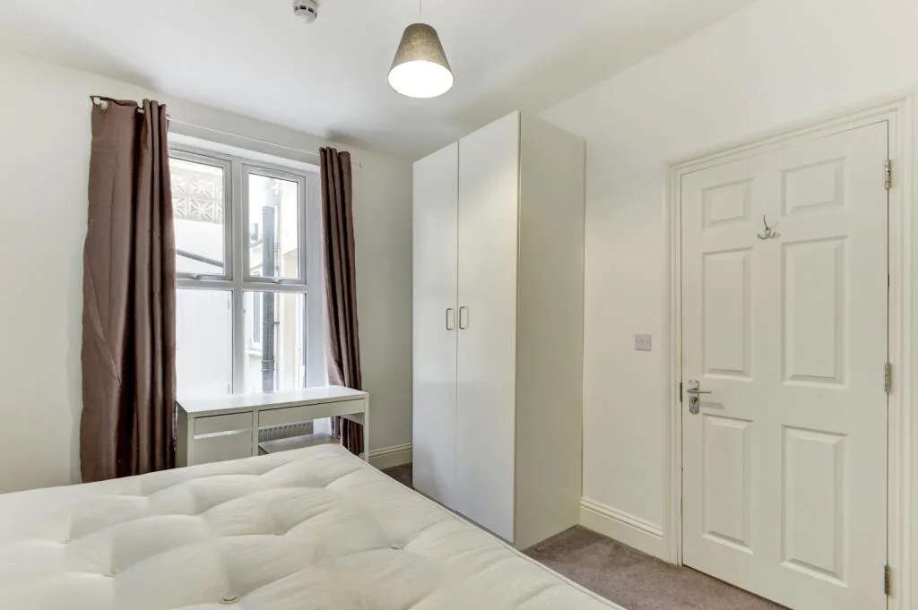 8 bedroom terraced house for rent