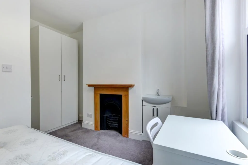 8 bedroom terraced house for rent