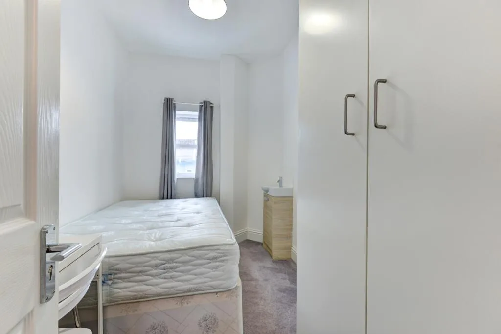 8 bedroom terraced house for rent