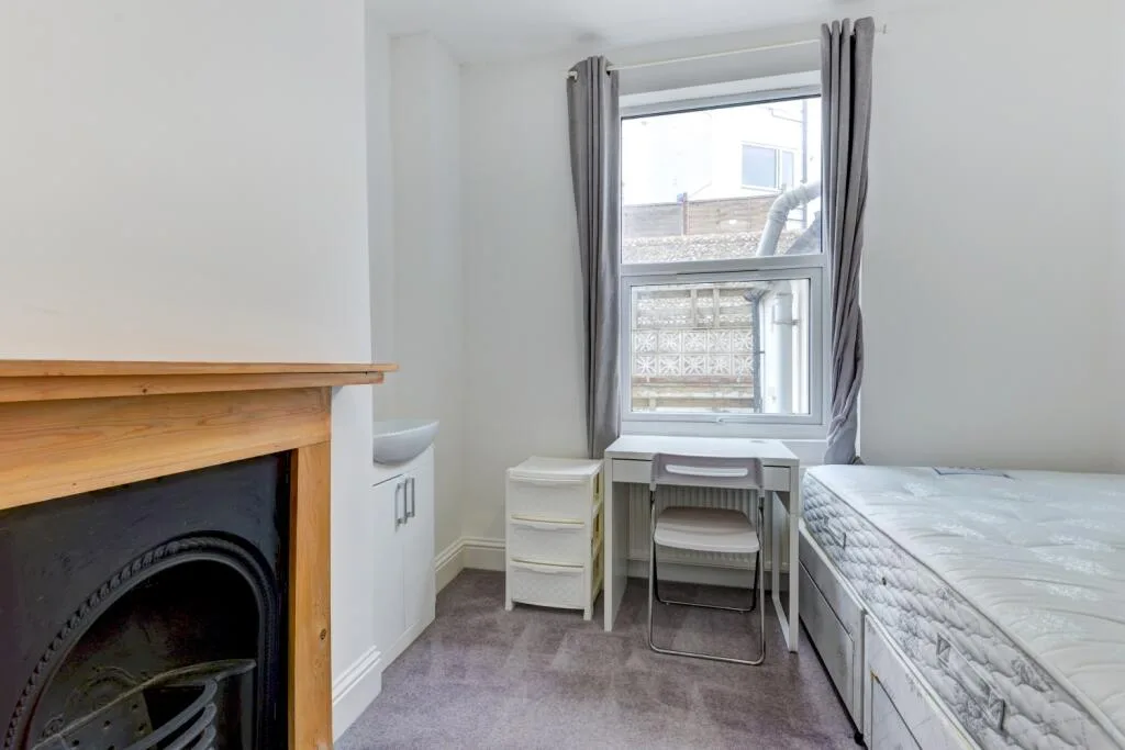 8 bedroom terraced house for rent
