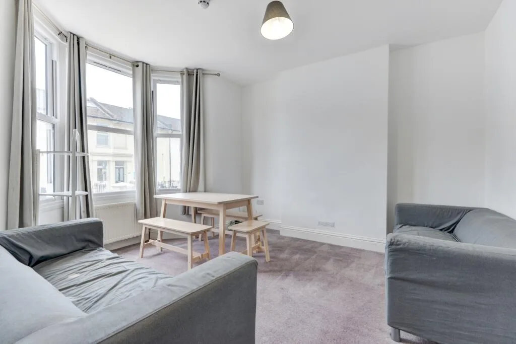 8 bedroom terraced house for rent