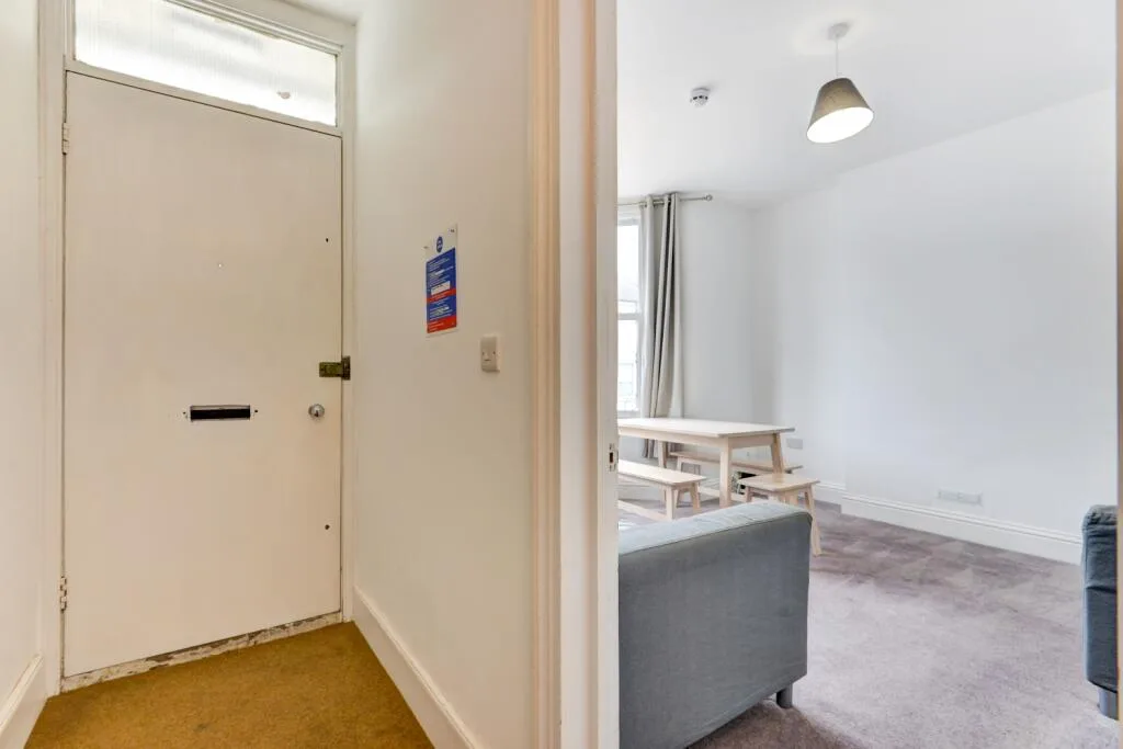 8 bedroom terraced house for rent