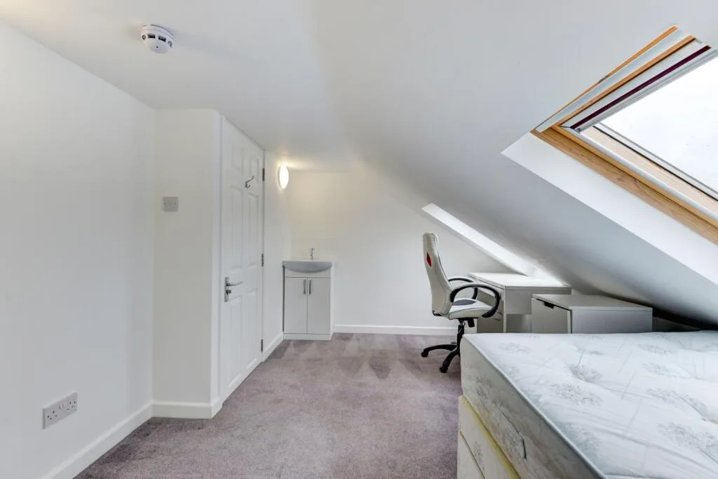 8 bedroom terraced house for rent