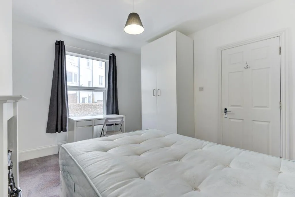 8 bedroom terraced house for rent