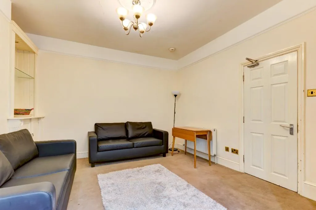 8 bedroom terraced house for rent