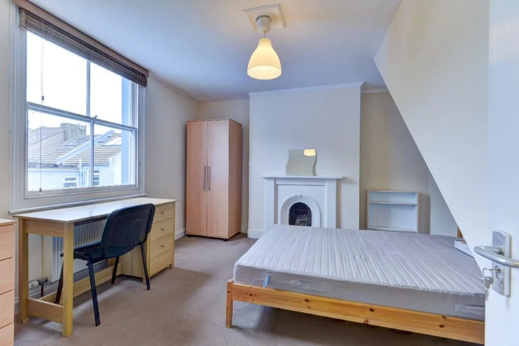 8 bedroom terraced house for rent