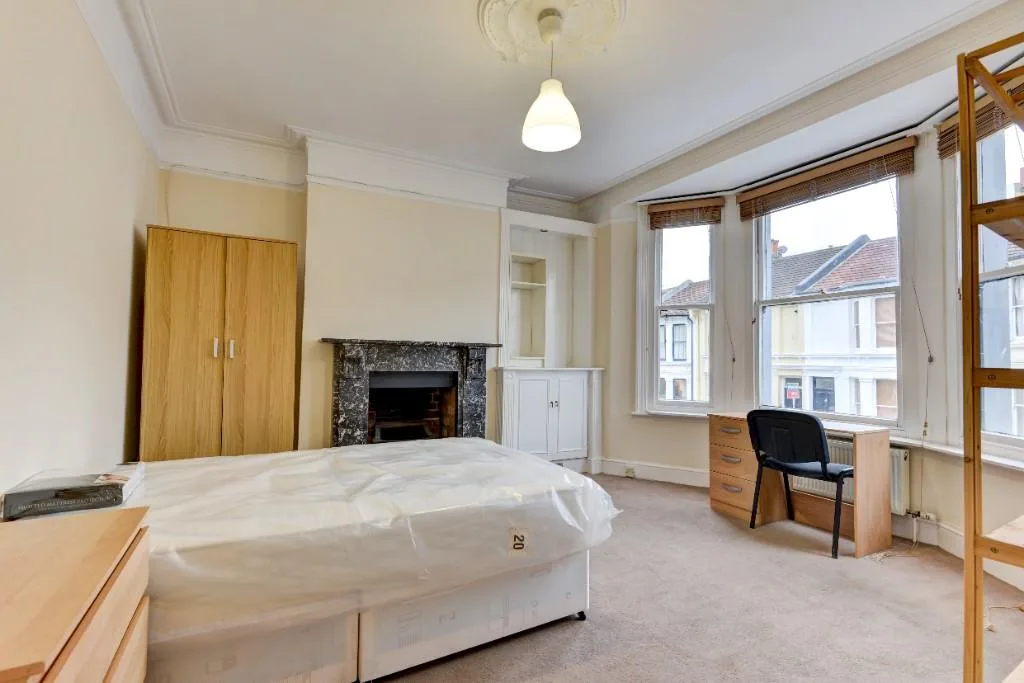 8 bedroom terraced house for rent