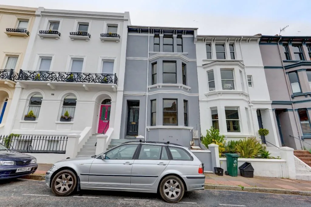 8 bedroom terraced house for rent