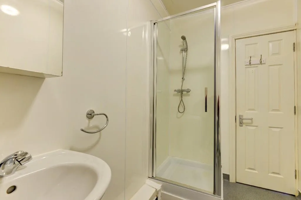 8 bedroom terraced house for rent