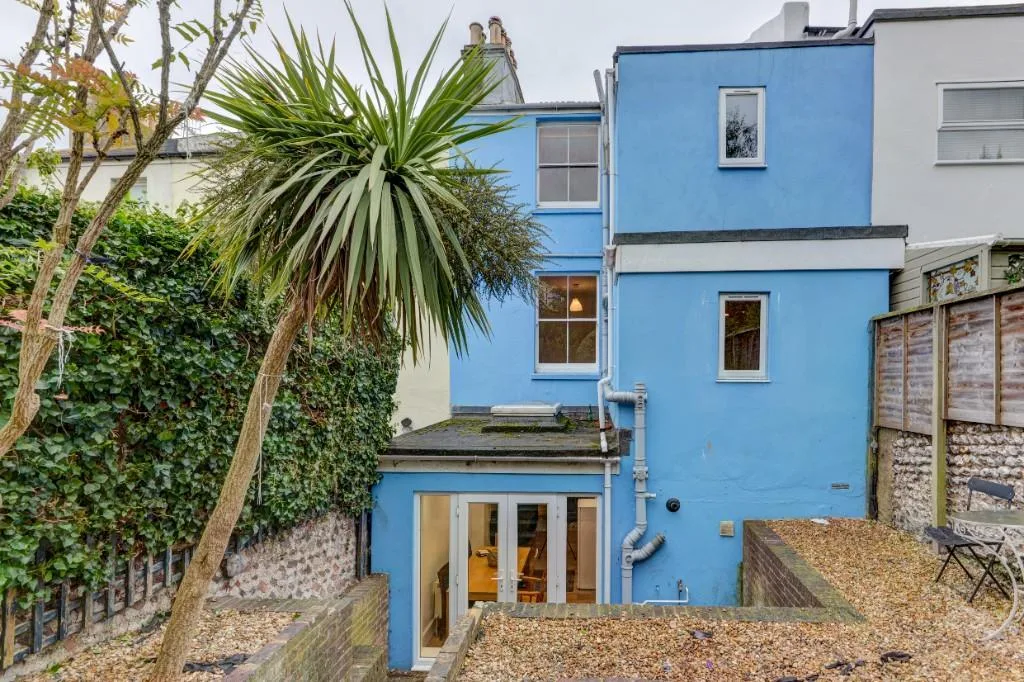 8 bedroom terraced house for rent