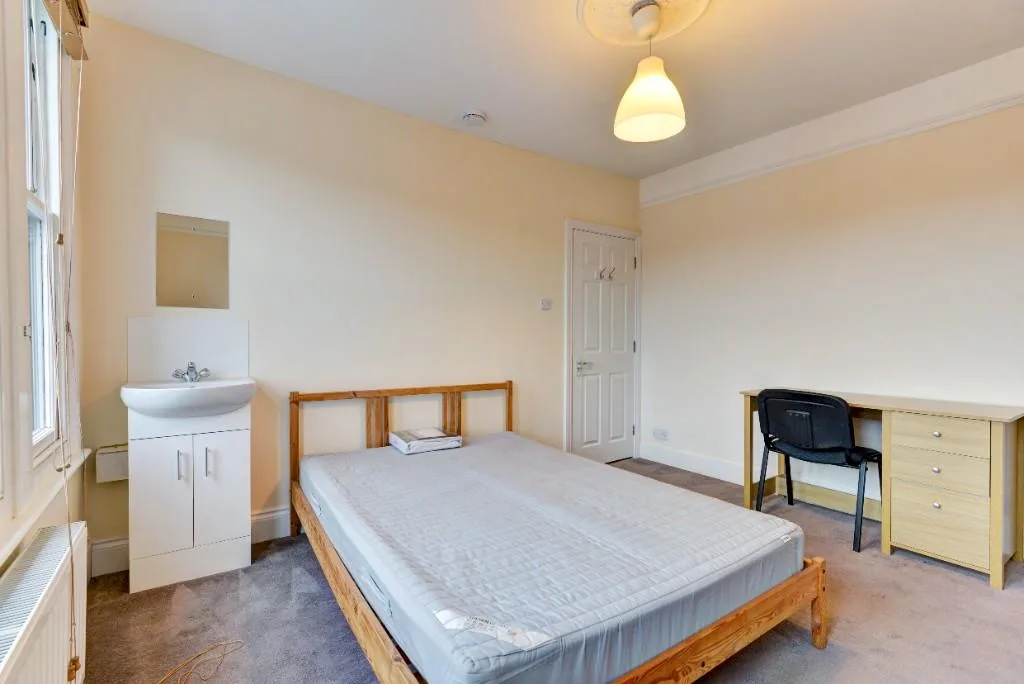 8 bedroom terraced house for rent