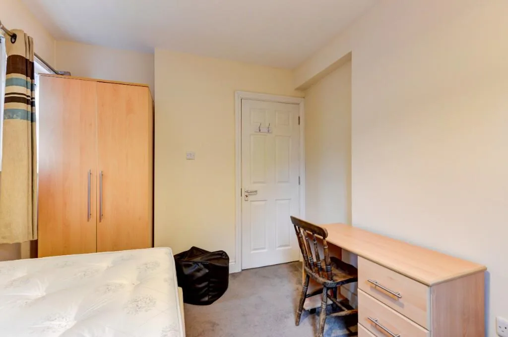 8 bedroom terraced house for rent