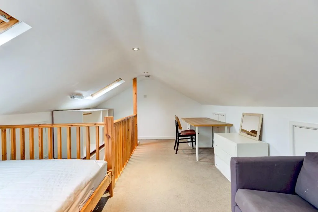 8 bedroom terraced house for rent