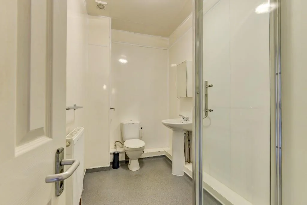 8 bedroom terraced house for rent