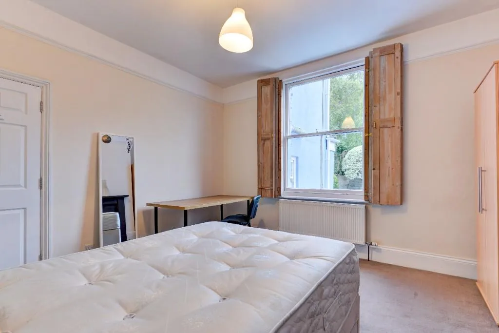 8 bedroom terraced house for rent