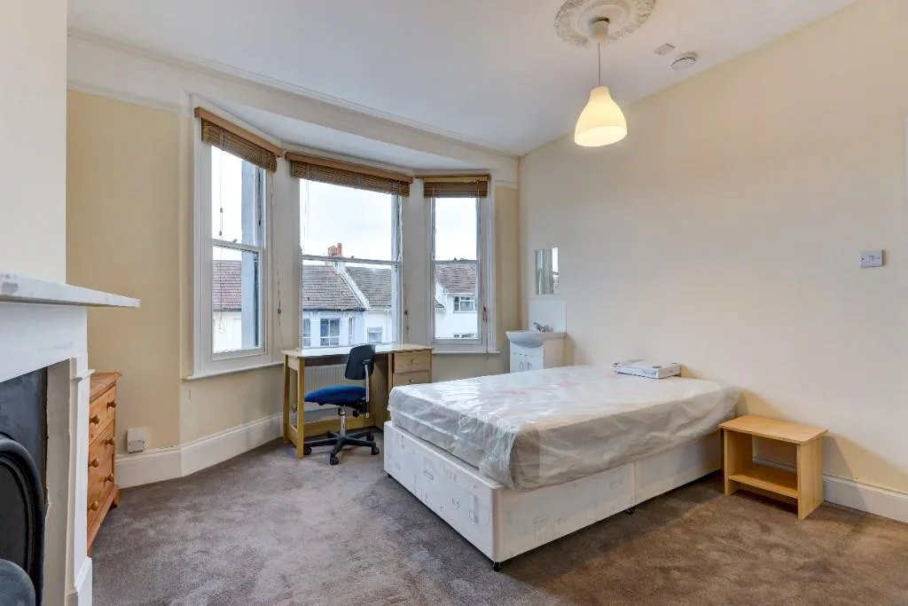8 bedroom terraced house for rent