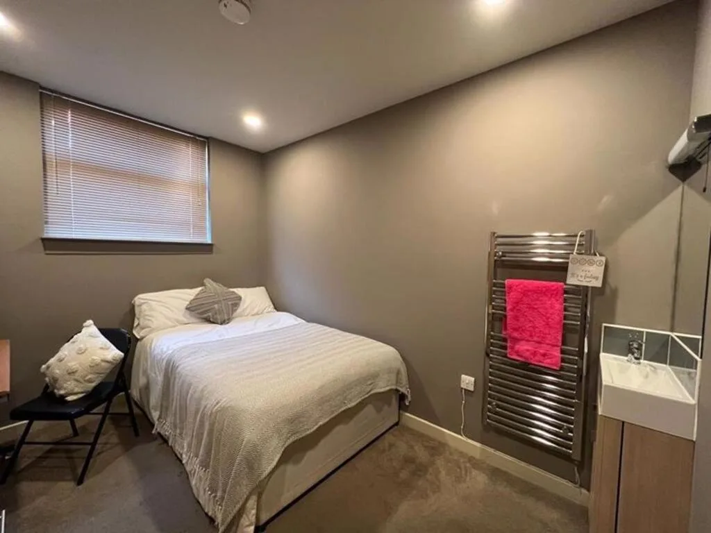 8 bedroom house for rent